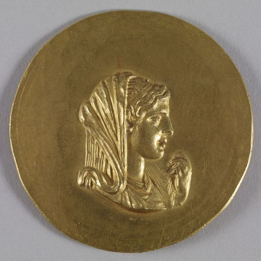 Αυτοκρατρικό Ρωμαϊκό μετάλλιο απεικονίζον την Ολυμπιάδα_ τμήμα σειράς μεταλλίων του 3ου αιώνα π.Χ_που απεικόνιζαν τον Καρακάλλα ως απόγονο του Μεγ. Αλεξάνδρου.