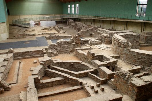 Ερείπια ανακτόρων Σιρμίου